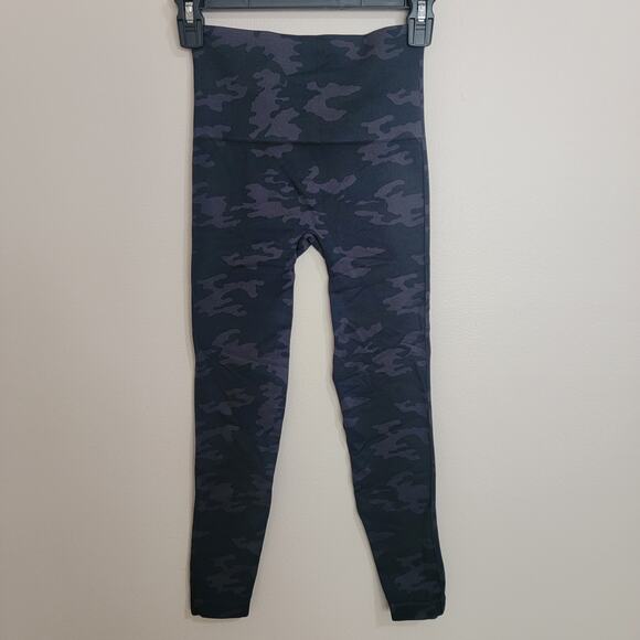 Spanx Dark Grey Camo Print Leggings Size Small - Picture 1 of 3